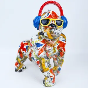 Nuevo diseño creativo transferencia de agua impresión Animal arte artesanía resina colorida gorila estatua con auriculares
