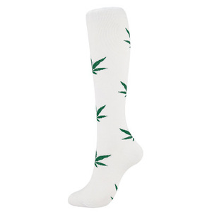 ถุงเท้ารัดน่องผู้หญิง ลายใบเมเปิ้ล ไนลอน ความยาวปานกลาง แบบลำลอง ชุดถุงเท้า - Product Image 3