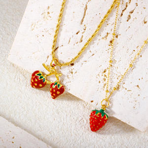 Nueva Cadena de clavícula de acero inoxidable que no se desvanece, collar con colgante de fresa que gotea aceite rojo de fruta dulce a la moda - Product Image 3