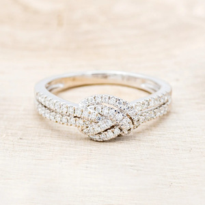 Anello decorativo a doppio strato con zirconi micro-incastonati e filo avvolto, ornamento per dita elegante e di nicchia per l'uso quotidiano. - Product Image 2