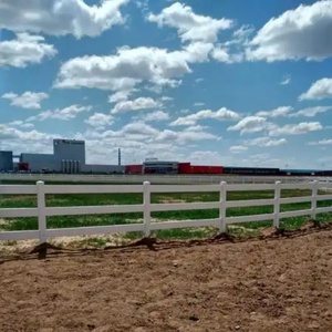 Clôture pour chevaux en PVC à faible MOQ, avec dimensions personnalisées et montage facile pour terrain d'entraînement - Product Image 1