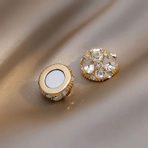 Japón Corea del Sur oreja clavo nicho creativo magnético pendiente banda brillante taladro magnetoterapia desintoxicación pendientes <span class=keywords><strong>sin</strong></span> oreja - Product Image 1