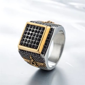 ZhuQian Großhandel Vergoldeter Edelstahl Zirkon-Cluster Herren Quadratische Ringe <span class=keywords><strong>Retro</strong></span> Adler Seitenanschauender Dominanter Persönlichkeitsring - Product Image 1