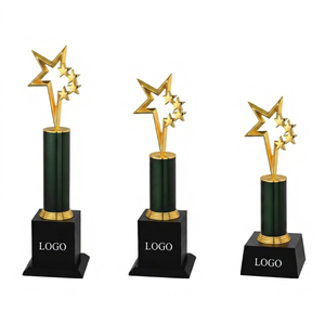 Trofeo Estrella con Estrellas Bañadas en Oro y Columna Verde Modelo 692 A B C Base Duradera con Logotipo Grabado para Deportes y Juegos - Product Image 1