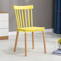 Chaise de salle à manger moderne de style Windsor en plastique avec pieds en bois de hêtre, chaise d'appoint pour la maison, la cuisine, la salle à manger, les loisirs