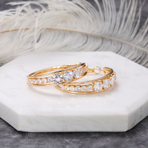 Grandi Orecchini a Cerchio Dorati con Cristalli per Donne, Accessori Moda per Uso Quotidiano e Feste - Product Image 4