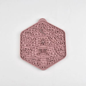 แผ่นรองเลียซิลิโคนแบบพกพาเป็นมิตรกับสิ่งแวดล้อม ดีไซน์ใหม่รูปต้นคริสต์มาส แผ่นรองเลียเนยถั่วสำหรับสุนัขและแมว - Product Image 6