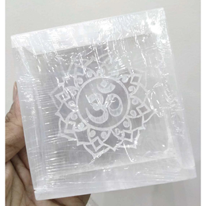 Caja de Carga de Selenita con Gema Natural y Adhesivo con Símbolo Om Grabado, Plato de Carga para Decoración del Hogar, Venta al por Mayor - Product Image 1