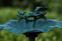 Bain d'oiseaux sur piédestal Art Déco antique vertigrine, sculpture d'oiseaux et de fleurs, écologique, solaire, résistant aux intempéries, en résine, pour extérieur