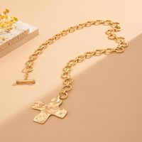 Collier croix en métal style punk Instagram, tendance transfrontalière Europe-Amérique, design doux et audacieux avec fermoir OT
