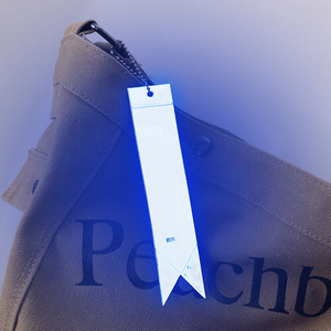 Llaveros reflectantes con logotipo personalizado, accesorios promocionales de seguridad de alta visibilidad, forma personalizable para la marca de equipos al aire libre - Product Image 4