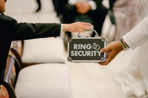 Maletín <span class=keywords><strong>de</strong></span> Seguridad Personalizado <span class=keywords><strong>de</strong></span> 10 Pulgadas RING LEGEND para Anillos <span class=keywords><strong>de</strong></span> Boda con Compartimentos Acolchados para Niños - Diseño <span class=keywords><strong>de</strong></span> Agente Especial <span class=keywords><strong>de</strong></span> 8 Pulgadas - Product Image 5