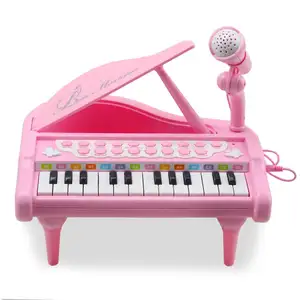 Toptan 3-6 yaşında 24 anahtar renkli zarif çocuk mikrofon ile elektrikli klavye piyano