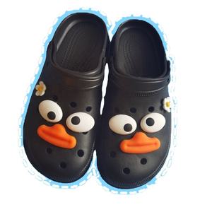 Bonitos zuecos de dibujos animados zapatos encantos pequeño pato extraño cerdo ojos boca nariz expresión divertido agujero zapatos accesorios zapato encantos - Product Image 4