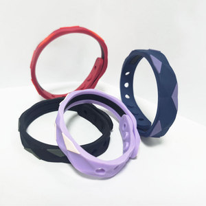 Bracelets en silicone antistatiques et imperméables à ions négatifs, imprimés, pour le sport et la mode, vente en gros d'usine, promotionnels - Product Image 3