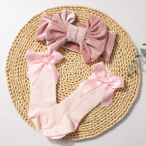 Diadema de bebé de terciopelo dorado nuevo europeo y americano, combinación de calcetines, conjunto de calcetines de diadema para niños con lazo cálido para Otoño e Invierno - Product Image 5