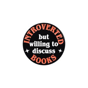 Los libros son más baratos que la psicoterapia. Broche de metal inspirador con texto en inglés europeo y americano - Product Image 3