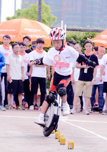 Monocycle électrique auto-équilibré <span class=keywords><strong>Inmotion</strong></span> <span class=keywords><strong>V5F</strong></span> haute vitesse 25 km/h 550 W portable pour adultes - Product Image 6