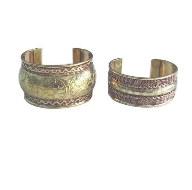 ミラーポリッシュメタルブラスバングルポリッシュのインドパターンの真鍮と銅のブレスレット