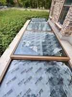 Système de toit en verre rétractable automatique vertical moderne personnalisé en alliage d'aluminium avec sortie d'escalier sur toit plat et lucarne coulissante