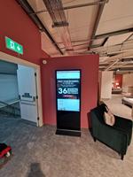 49 pouces intérieur PCAP LCD affichage numérique affichage interactif Totem FloorStanding Kiosk écran pour la publicité vidéo avec SDK