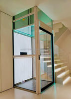 Porte d'ascenseur pliante automatique avec finitions métalliques et en verre, design moderne pour hôpital, hôtel, villa et appartement