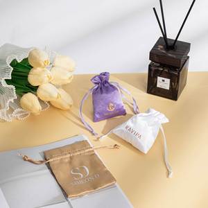 Mini sacs en satin de luxe avec cordon de serrage, vente en gros, pochettes de rangement pour bijoux, pochettes cadeaux en soie, logo personnalisé - Product Image 2