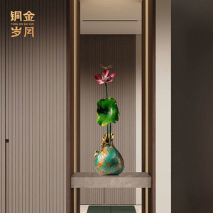 Adorno de Latón con Forma de Loto Armonioso, Estilo Chino Tradicional, Decoración para Sala de Estar, Pieza Única, de Copper Art Workshop - Product Image 1