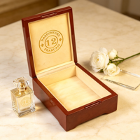 Boîte à parfum en placage de bois de burl avec doublure en daim, logo personnalisé, finition laquée piano, couvercle à charnière pour collection et emballage de parfums de luxe