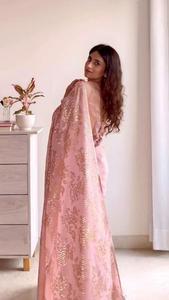 Sari de terciopelo de color Premium con bordado y trabajo Georgette para mujer, Sari de diseñador, traje de boda indio Sare de terciopelo - Product Image 2