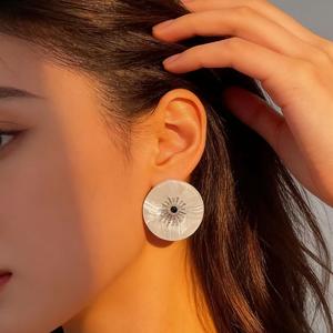 Boucles d'oreilles à clous en forme de fleur, argent 925, incrustation de cristaux, bijoux de luxe pour femmes, pour les soirées - Product Image 4