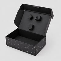 Boîtes d'expédition en carton ondulé personnalisées haut de gamme, portables, écologiques et robustes pour l'emballage d'expédition de vêtements e-commerce