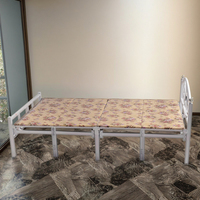 Lit double pliable au design moderne avec tête de lit haute et cadre métallique pour hôtel, ferme, école, appartement