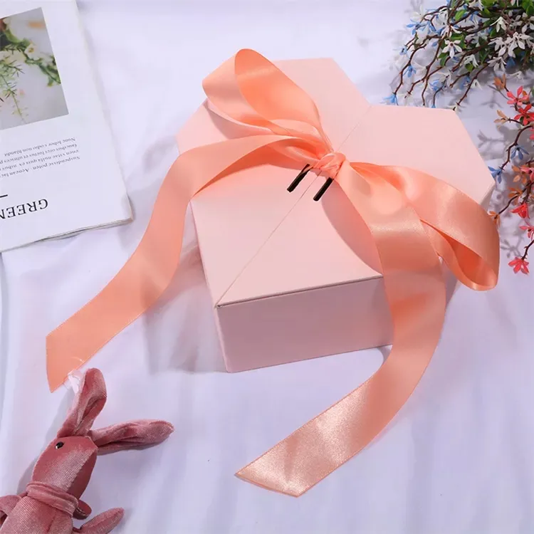Grosir Kotak Hadiah Kustom Kualitas Tinggi dengan Pita Kotak Kemasan Kertas Berbentuk Hati