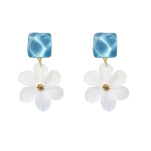 Pendientes de tuerca de aleación de cobre con diseño floral <span class=keywords><strong>azul</strong></span> en tonos fríos para mujer, estilo sofisticado de nicho, novedad 2026, para vacaciones en la playa, OEM - Product Image 6