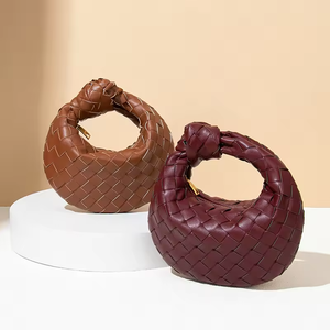 Sac fourre-tout tissé à la main tendance 2025, sac à bandoulière de luxe en cuir PU imprimé pour femme, sac à main décontracté avec poignée nouée - Product Image 1