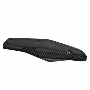 Protector de calor para escape de fibra de carbono seca 3K para KTM 1290 Super Duke R 2020+ - Product Image 2