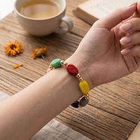 Bracelet extensible en perles ovales en verre sculpté fleuri coloré avec perles intercalaires dorées en acier inoxydable, fait main pour femme