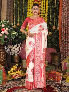 Saris en soie de Banarasi pure de qualité supérieure avec des motifs tissés sur toute la surface et un design de pallu classique - Vêtements de soirée formels - Product Image 4