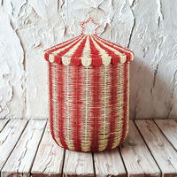 Panier de rangement en rotin tressé de style nordique, sur pied, avec couvercle, pour la maison - idéal pour jouets et collations
