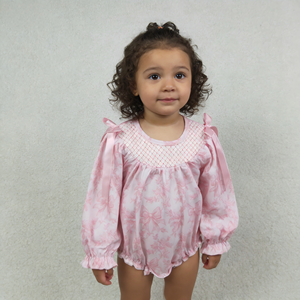 Combinaison bébé fille à manches longues avec smocks et nœuds roses, vêtements pour bébés filles, pour la vente en gros aux boutiques, en stock, promotion, tendances mode - Product Image 3