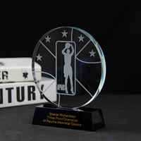 Trophée sportif NBA MVP en verre transparent de forme ronde avec base noire, design simple, personnalisable