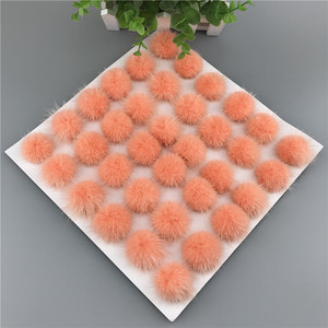 Boule de <span class=keywords><strong>fourrure</strong></span> de vison 4CM pour boucles d'oreilles de bricolage Coiffe Accessoires suspendus en <span class=keywords><strong>fourrure</strong></span> de vison véritable Pompons pour accessoires de bricolage - Product Image 4