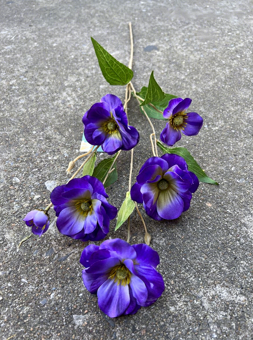 8#Orchidée violette à 6 têtes, motif floral papillon.