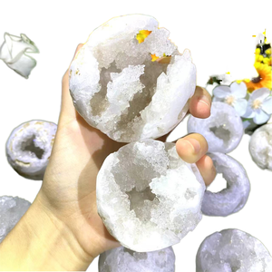 Paire de géodes en cristal blanc naturel, grappe de pierres brutes de forme irrégulière pour la décoration intérieure - Product Image 5