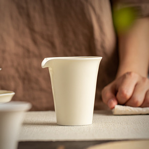 Taza de Té de Cerámica Hecha a Mano con Forma Recta, Taza Justa para Servir Té Kung Fu, Taza Japonesa para Preparar Té - Product Image 1