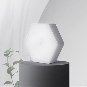 Lampe de nuit modulaire hexagonale portable à LED rechargeable avec détecteur de mouvement PIR en forme de nid d'abeille - Product Image 1