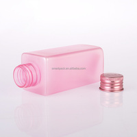 Emballage de lotion de soin de la peau de petite bouteille carrée rose givrée de 120ml 4oz contenant de liquide cosmétique avec bouchon en aluminium