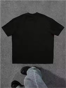 เสื้อยืดโอเวอร์ไซส์ผ้าฝ้ายแท้ 100% พิมพ์ลายกราฟิกภาพเหมือนขาวดำ ทรงบ็อกซี่ สไตล์สตรีทแวร์ลำลองสำหรับผู้ชาย - Product Image 3