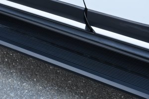 Aftermarket L8 L9 Qihang Style Suv Side Running Silver Stainless Steel with <b>Black</b> Aluminum Surface - Product Image 6